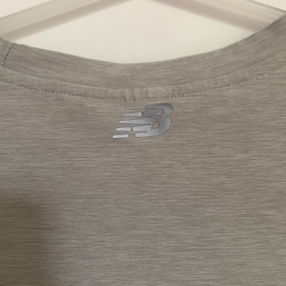 New Balance top - Picture 2 of 3